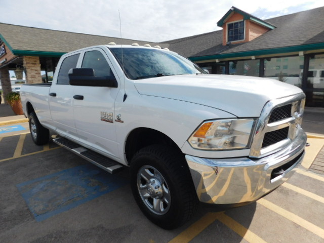 Used 2018 RAM 3500 4x4 Crew Cab ST image 2