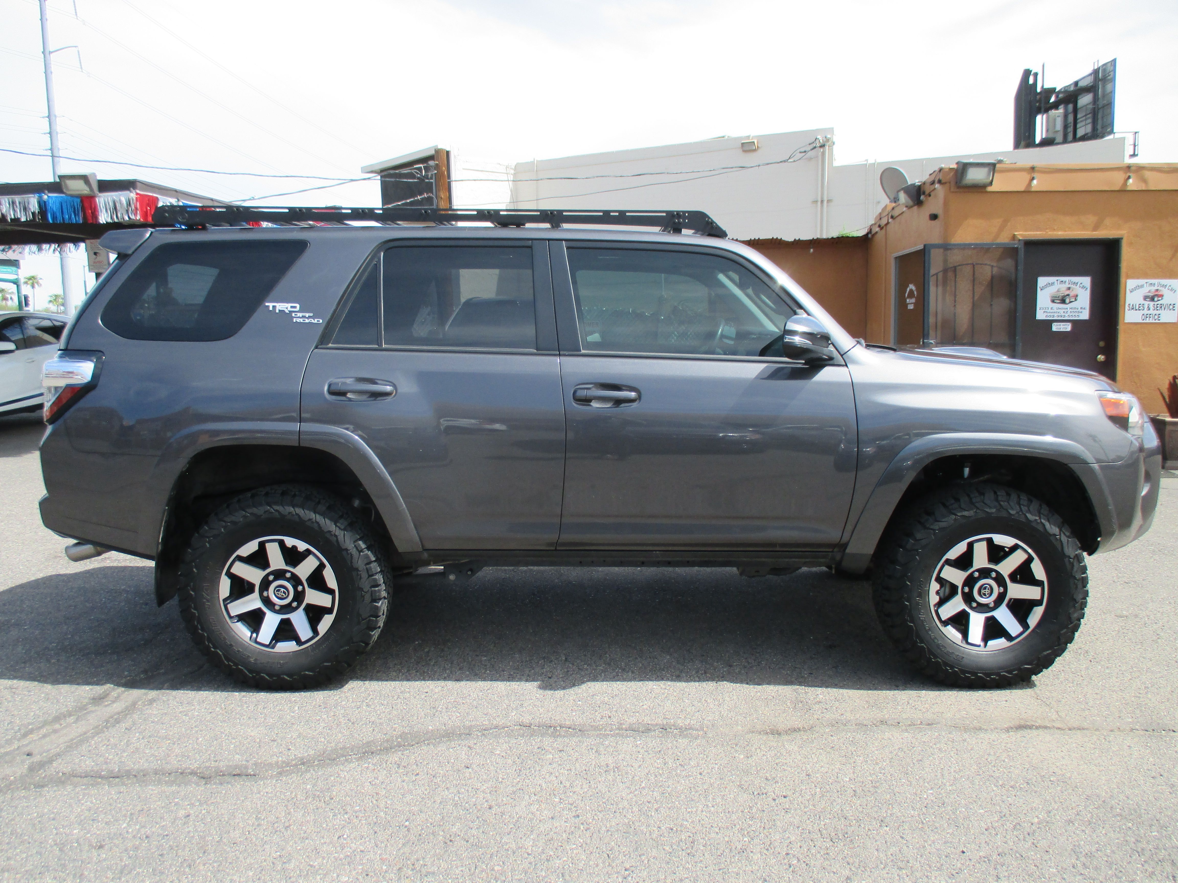 Used 2022 Toyota 4Runner 4WD TRD Off-Road Premium image 2