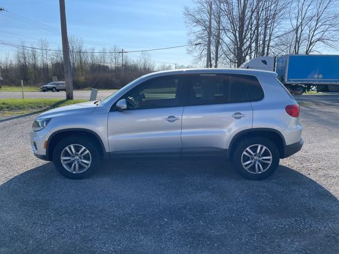 Used 2013 Volkswagen Tiguan S image 2