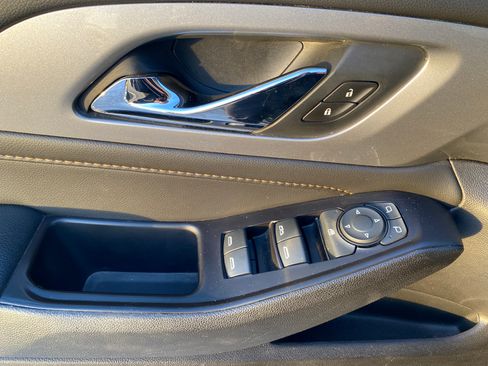 Used 2020 Chevrolet Traverse LT image 20