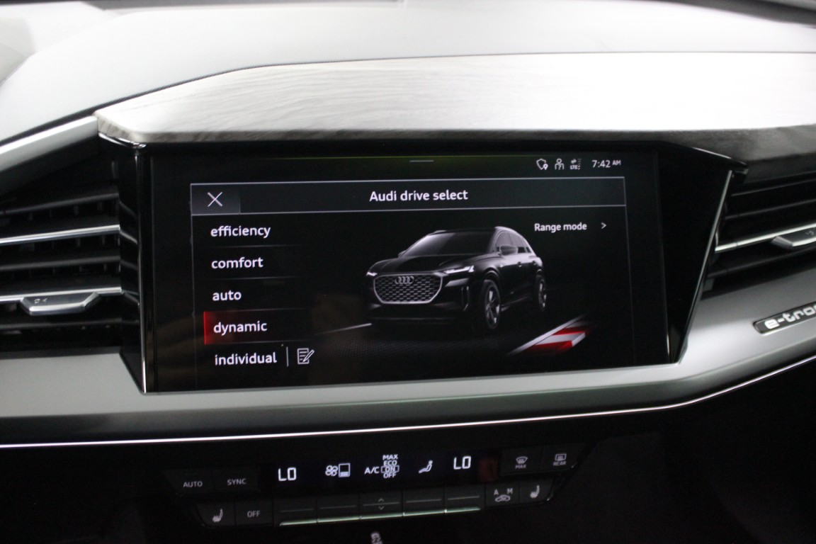 Used 2025 Audi Q4 e-tron Premium RWD image 22