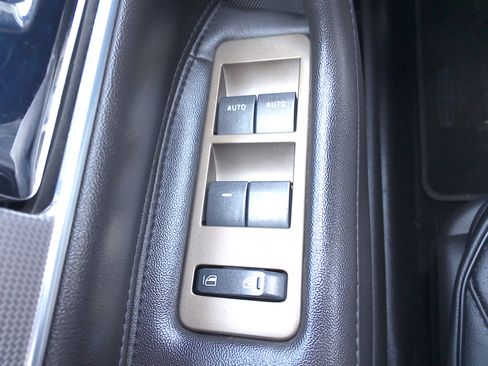 Used 2015 Lincoln MKX image 24