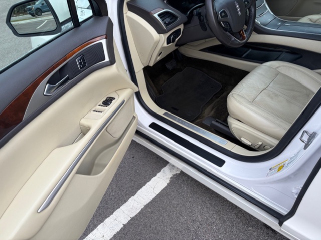 Used 2015 Lincoln MKZ AWD image 10