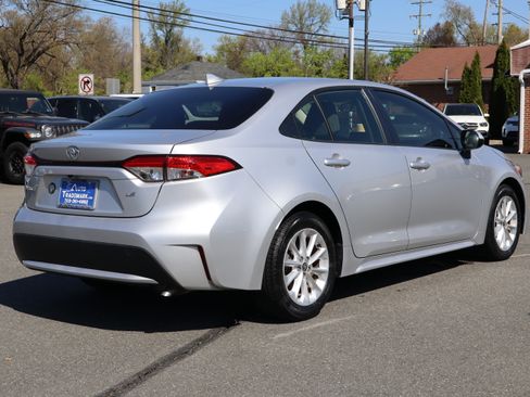 Used 2020 Toyota Corolla LE image 8
