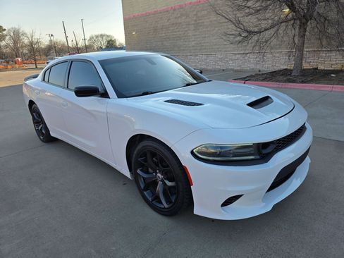 Used 2019 Dodge Charger SXT image 1