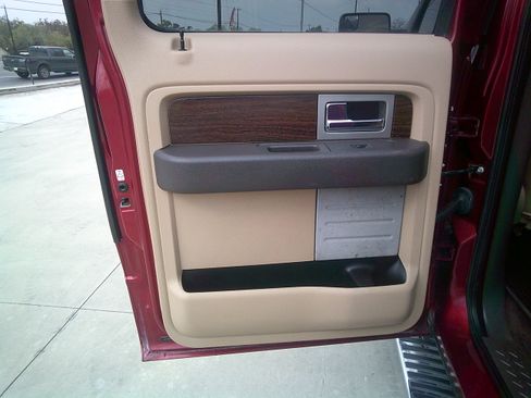 Used 2013 Ford F150 Lariat image 13