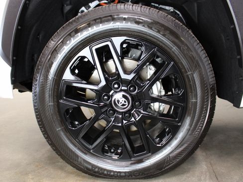 Used 2025 Toyota Tundra Limited image 11