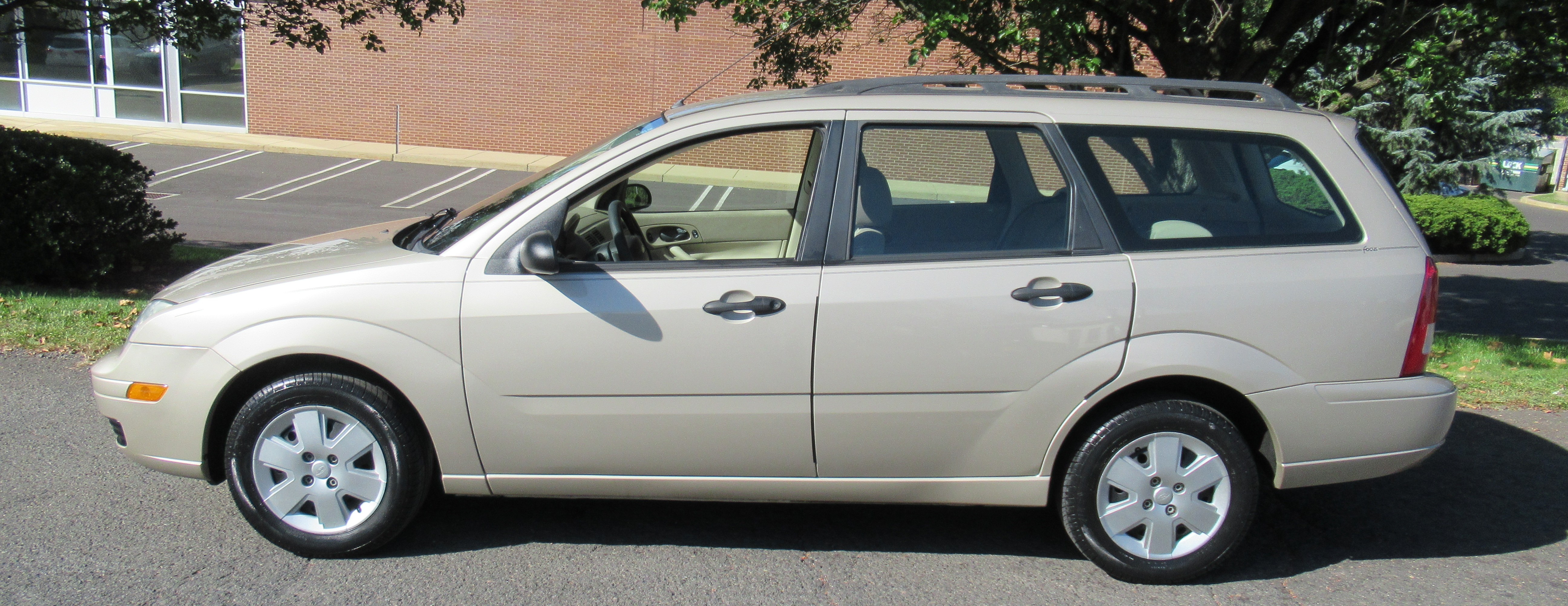 Used 2007 Ford Focus ZXW Wagon FWD image 5