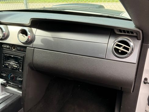 Used 2005 Ford Mustang GT RWD image 11