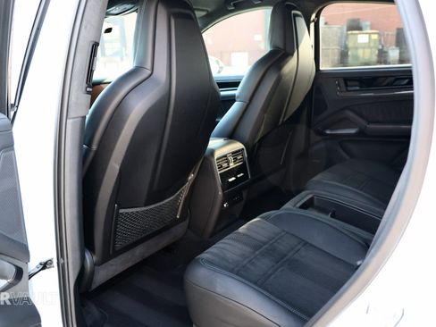 Used 2024 Porsche Cayenne Turbo GT image 18