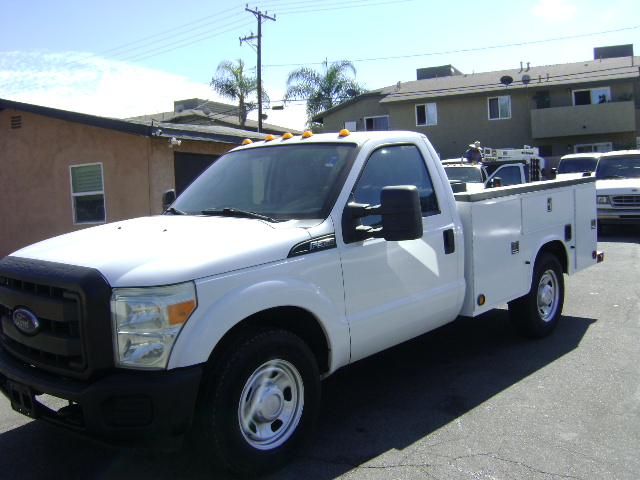 Used 2013 Ford F350 2WD Regular Cab Super Duty image 4