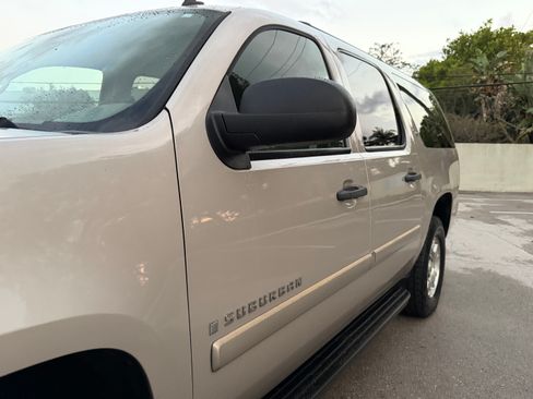 Used 2008 Chevrolet Suburban 4WD image 23