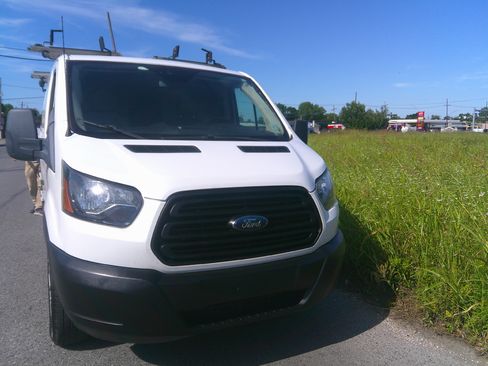 Used 2019 Ford Transit 150 XL RWD image 4