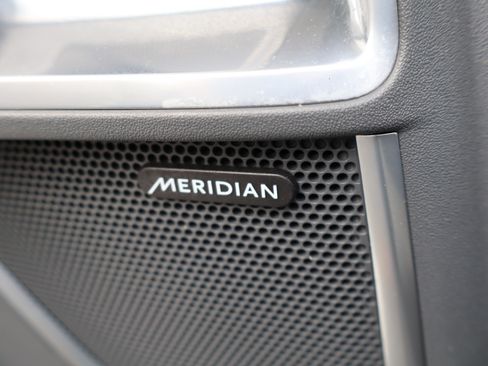 Used 2019 Jaguar E-PACE SE image 22