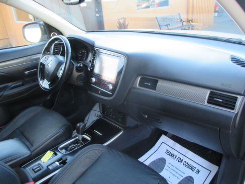 Used 2020 Mitsubishi Outlander SEL image 6