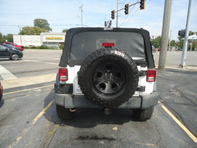 Used 2012 Jeep Wrangler 4WD Rubicon image 2