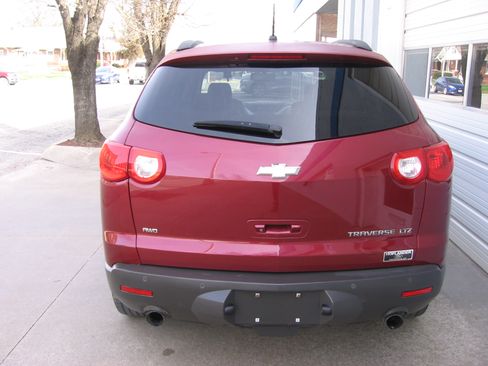 Used 2011 Chevrolet Traverse LTZ image 5