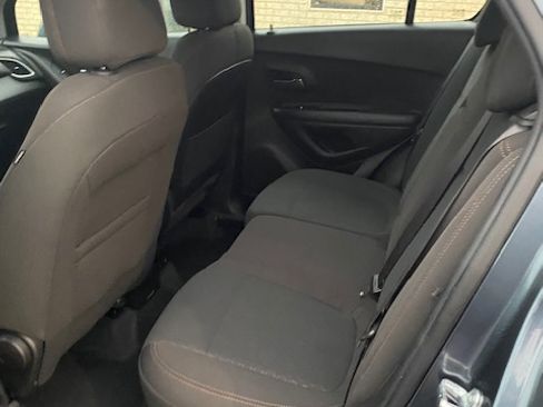 Used 2021 Chevrolet Trax LS image 17