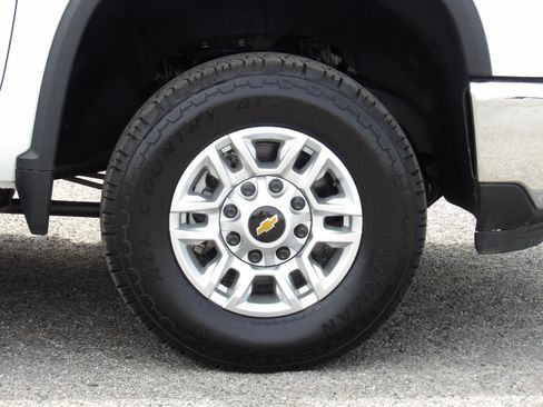 Used 2024 Chevrolet Silverado 2500 LT image 11