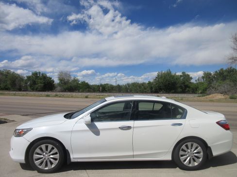 Used 2013 Honda Accord Touring Sedan image 1
