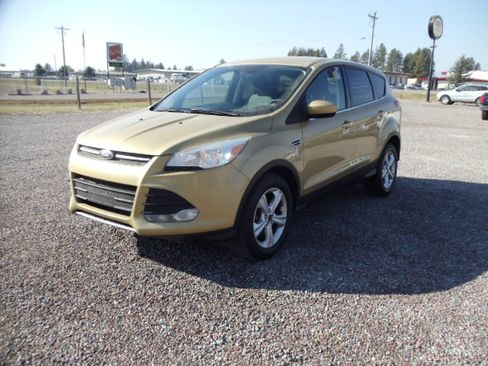 Used 2015 Ford Escape SE image 3