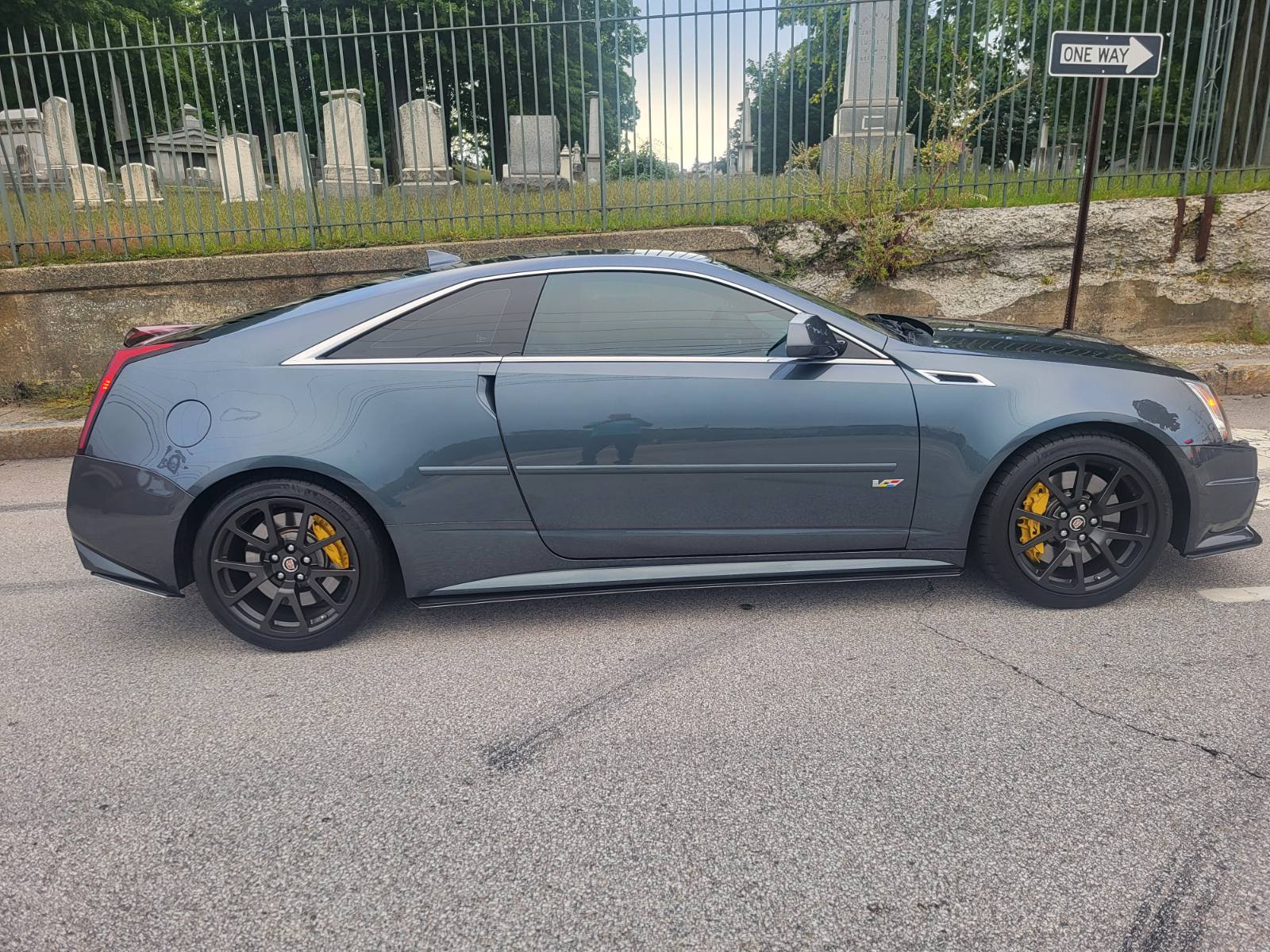 Used 2011 Cadillac CTS V Coupe RWD image 3