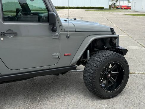 Used 2016 Jeep Wrangler 75th Anniversary AWD/4WD image 50