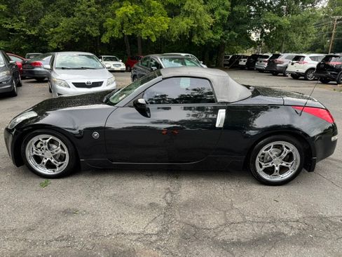 Used 2007 Nissan 350Z Roadster RWD image 2