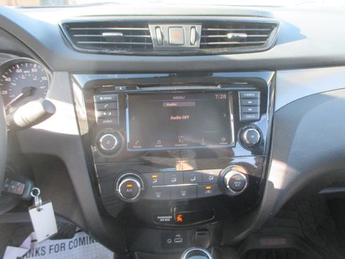 Used 2020 Nissan Rogue Sport FWD image 9