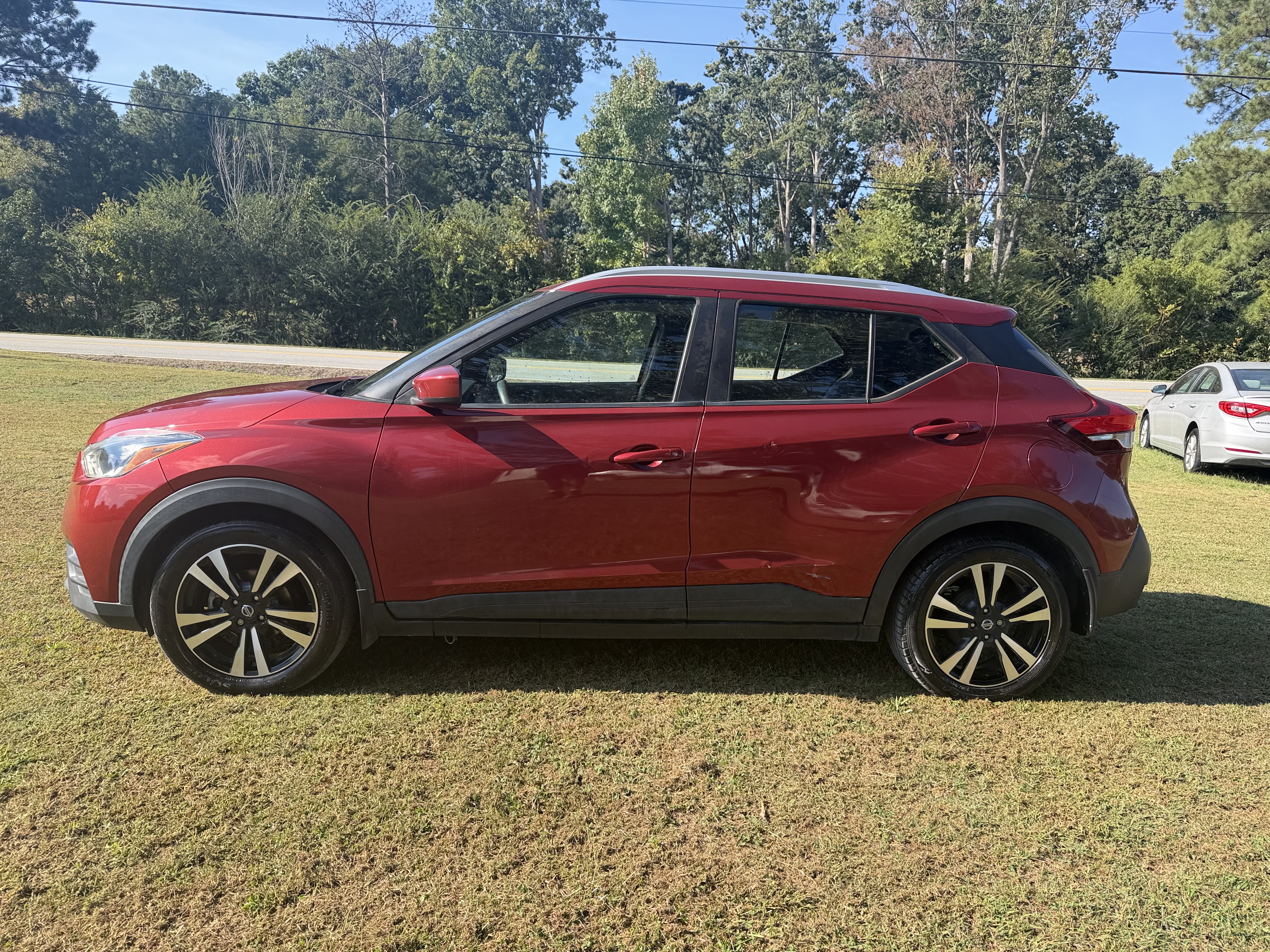 Used 2020 Nissan Kicks SV FWD image 1