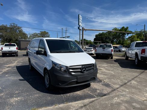 Used 2018 Mercedes-Benz Metris image 1