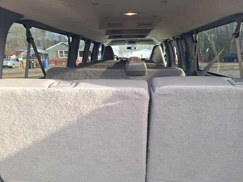 Used 2017 Chevrolet Express 3500 LS image 11