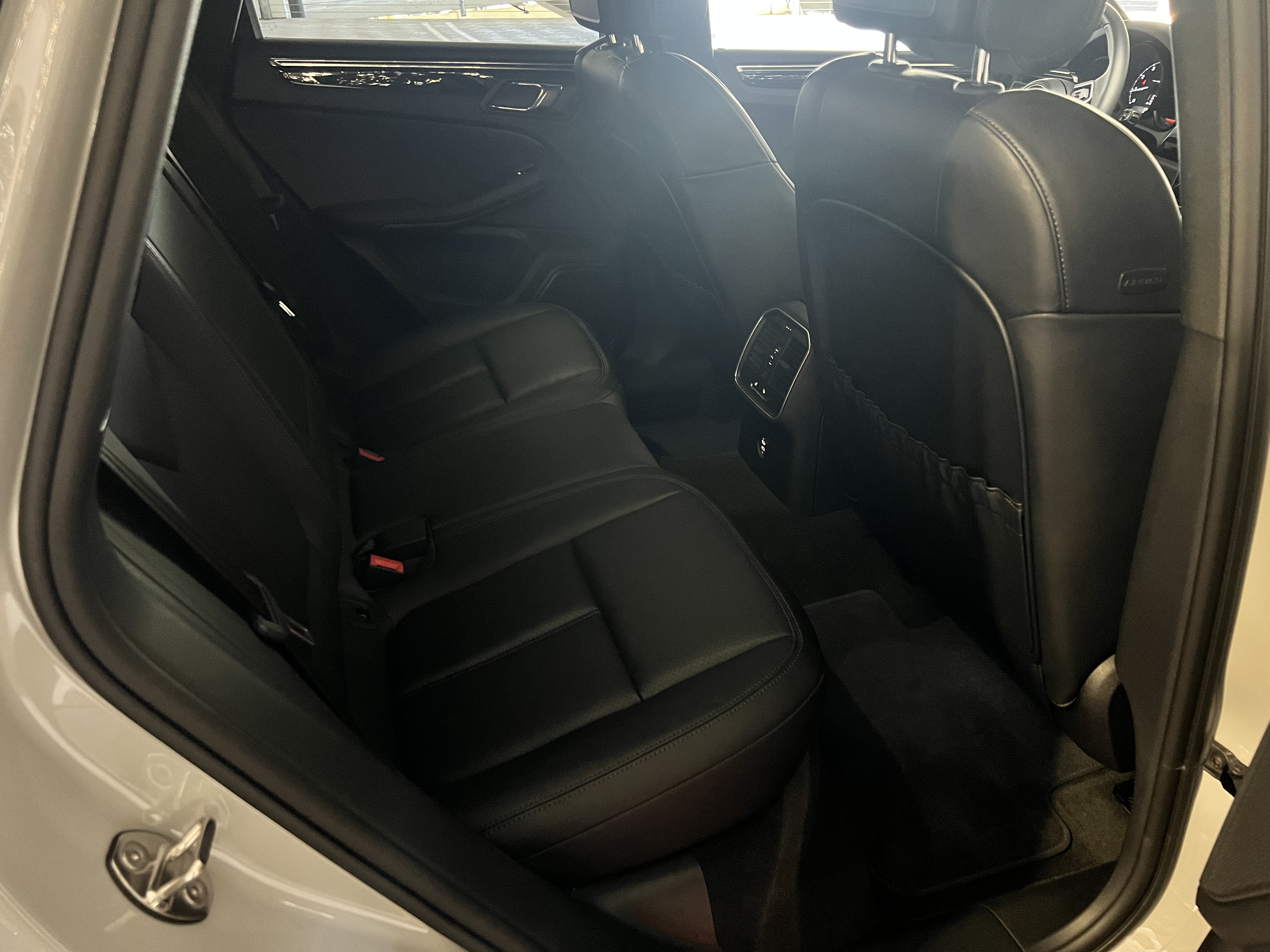 Used 2026 Porsche Macan UNAVAIL AWD/4WD image 19