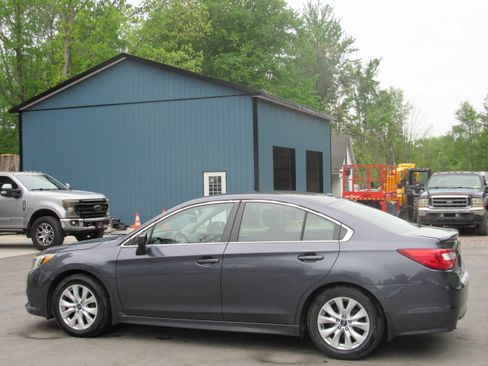 Used 2015 Subaru Legacy 2.5i Premium AWD/4WD image 4