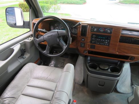 Used 2004 GMC Savana 1500 SLT RWD image 16