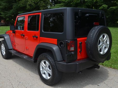 Used 2016 Jeep Wrangler 4WD Unlimited Sport S image 3
