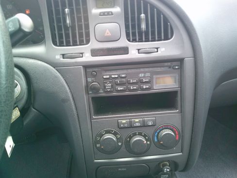 Used 2005 Hyundai Elantra image 9