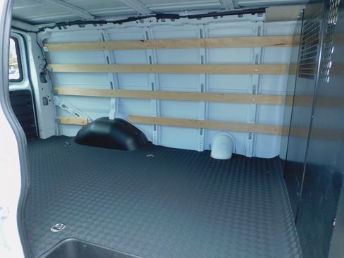 Used 2024 GMC Savana 2500 image 19