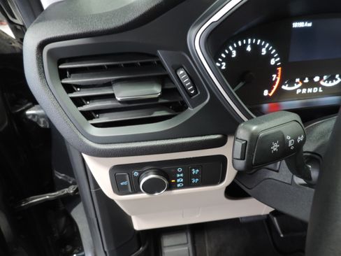 Used 2022 Ford Escape SE image 32