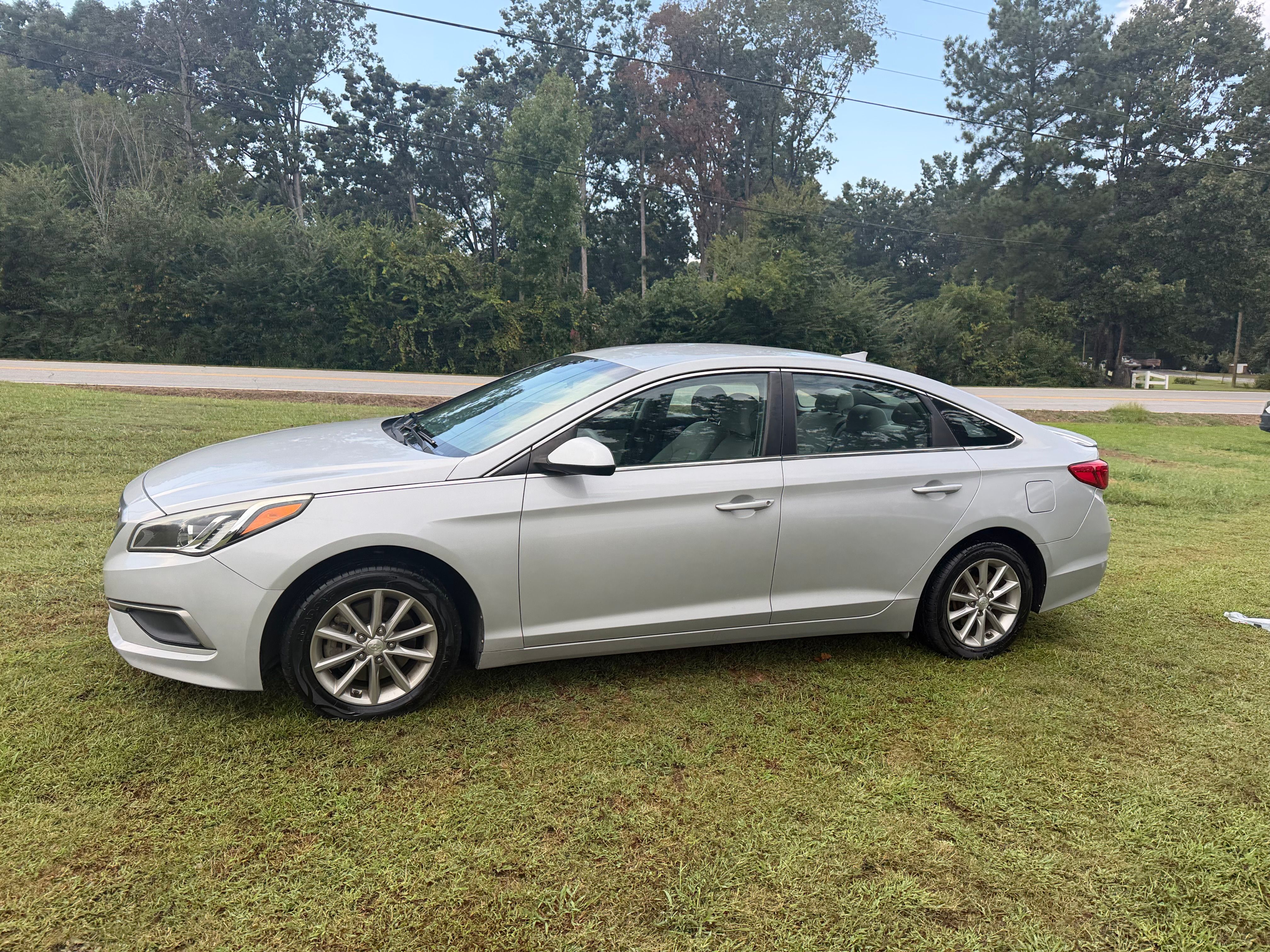 Used 2016 Hyundai Sonata SE FWD image 3