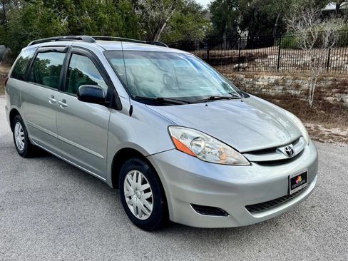 Used 2008 Toyota Sienna XLE Limited image 2