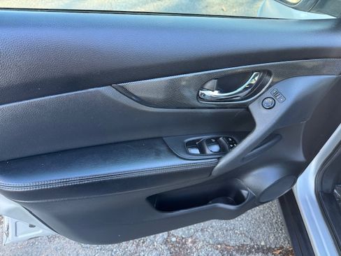 Used 2016 Nissan Rogue SL image 7