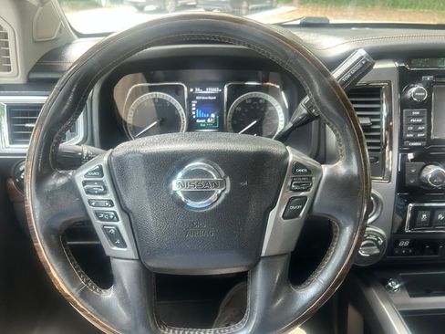 Used 2017 Nissan Titan XD 4x4 Crew Cab image 11