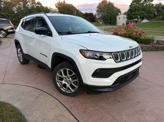Used 2022 Jeep Compass Latitude image 1