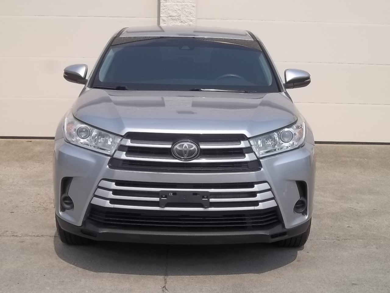 Used 2019 Toyota Highlander AWD V6 image 2