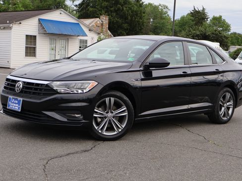 Used 2021 Volkswagen Jetta R-Line image 2