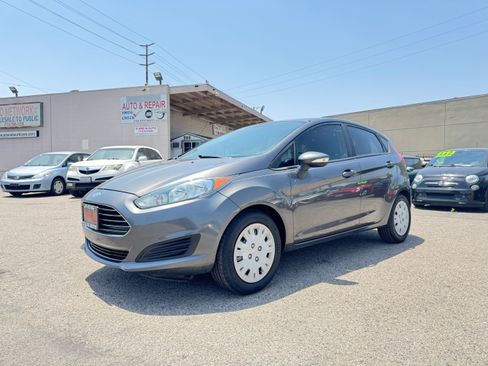 Used 2015 Ford Fiesta SE Hatchback FWD image 3