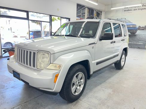 Used 2012 Jeep Liberty Sport image 1