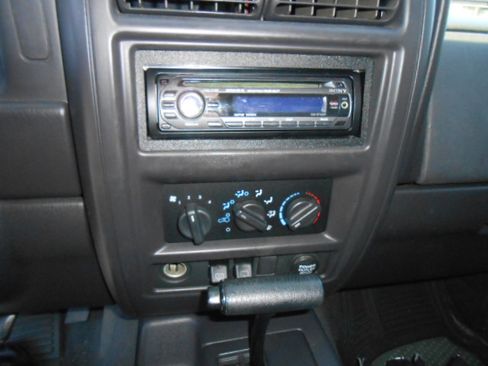 Used 2001 Jeep Cherokee 2WD Sport 4-Door image 15