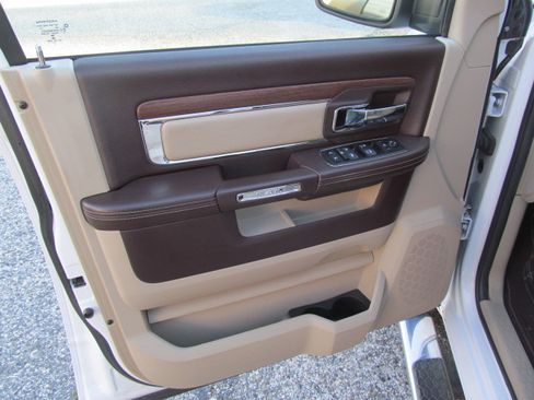 Used 2014 RAM 1500 Laramie image 10